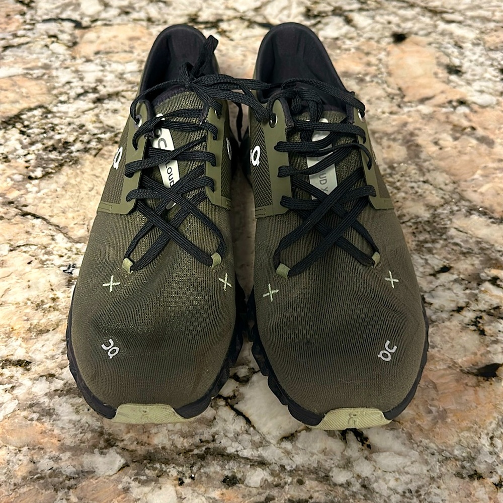 Men’s On Cloud X olive green size 9